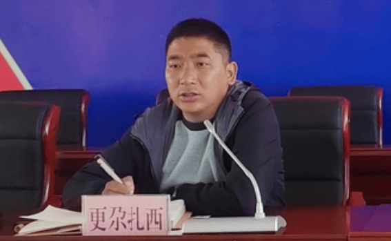 皇冠代理登入_学习中央八项规定精神当天皇冠代理登入，镇长组织多人聚餐饮酒，酒后失德失范并殴打他人，被撤职降级
