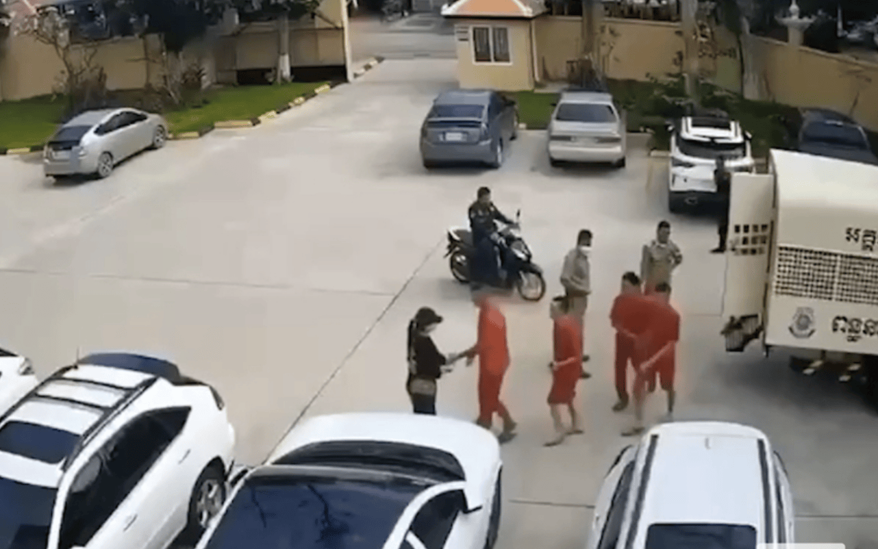 皇冠信用盘代理申请
_柬埔寨持枪劫囚案仍有一人在逃皇冠信用盘代理申请
,“大嫂”等被控杀人罪等多项重罪