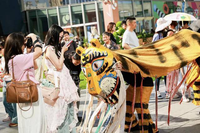 正版皇冠信用盘开户_比中国年轻人更爱去成都的正版皇冠信用盘开户,居然是外国年轻人?