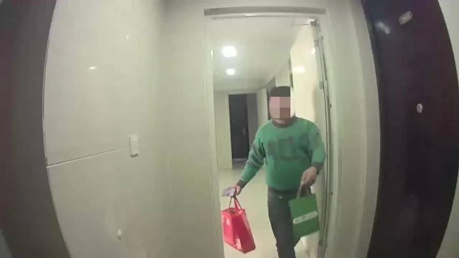 皇冠手机网址
_上海警方:多名来沪人员窜至居民小区皇冠手机网址
,已被抓获!家门口出现这种袋子,千万小心→