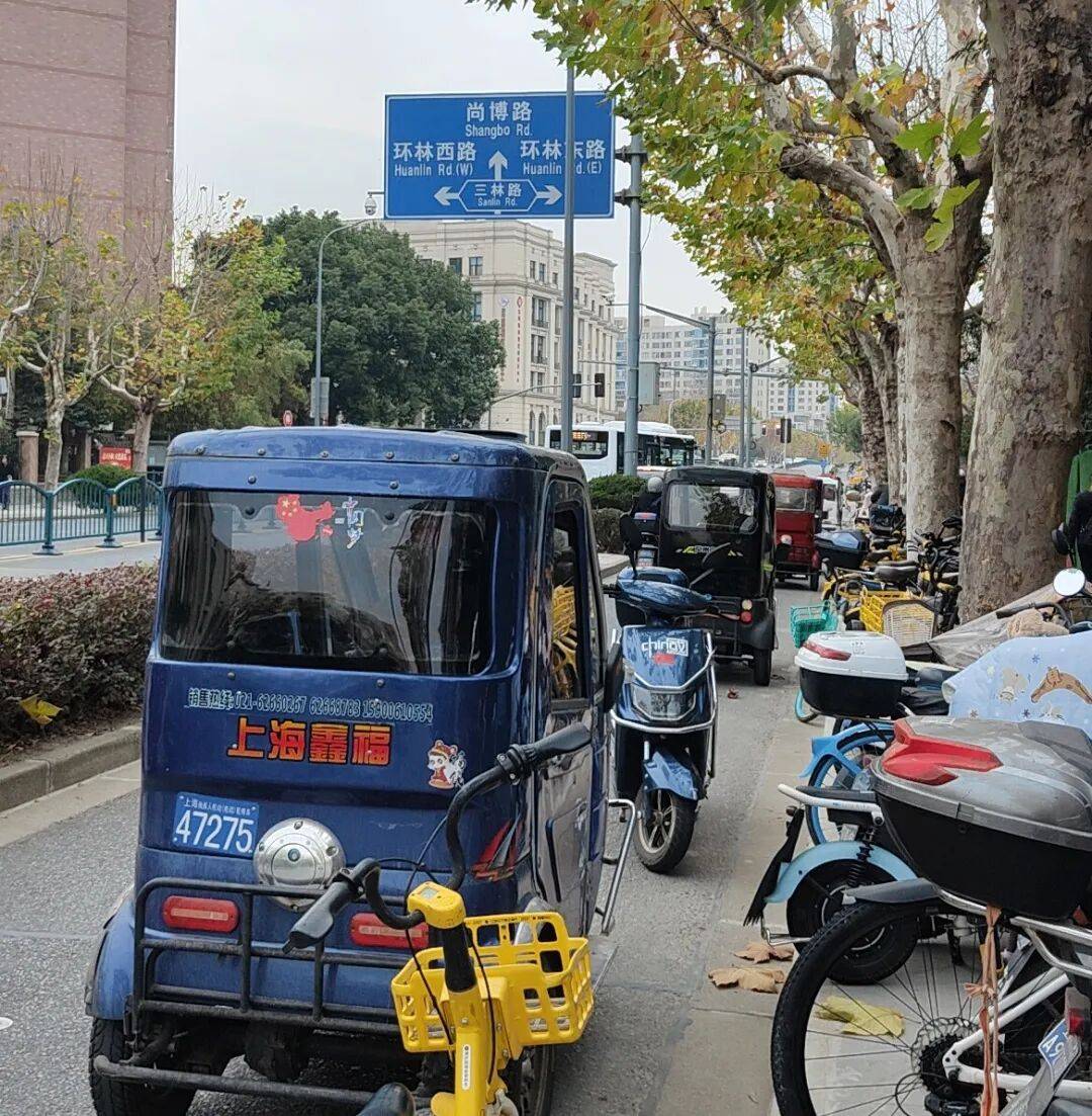 皇冠信用盘代理_“执法车一走皇冠信用盘代理，马上就乱！”沪上地铁站外屡现“猫鼠游戏”，市民“很愁很揪心”